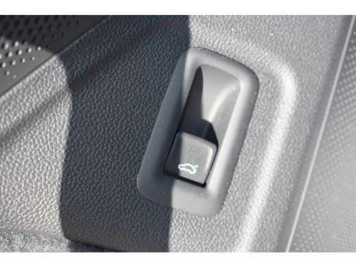 Volkswagen Passat Variant Volkswagen 1.5 eTSI 150PK DSG-7 R-Line | PANORAMADAK | SPORTSTOELEN ActivLease financial lease
