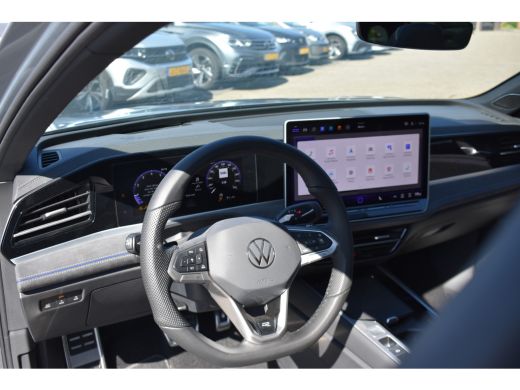 Volkswagen Passat Variant Volkswagen 1.5 eTSI 150PK DSG-7 R-Line | PANORAMADAK | SPORTSTOELEN ActivLease financial lease