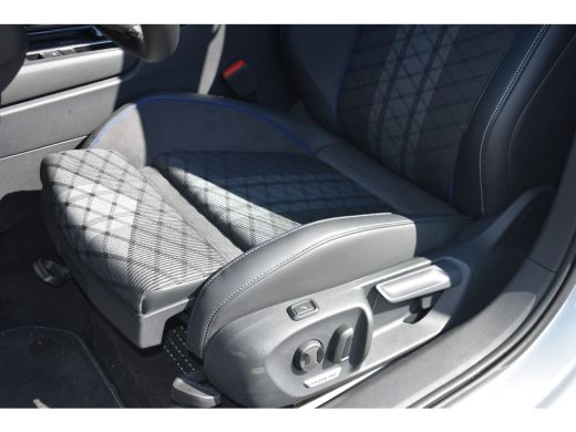 Volkswagen Passat Variant Volkswagen 1.5 eTSI 150PK DSG-7 R-Line | PANORAMADAK | SPORTSTOELEN ActivLease financial lease