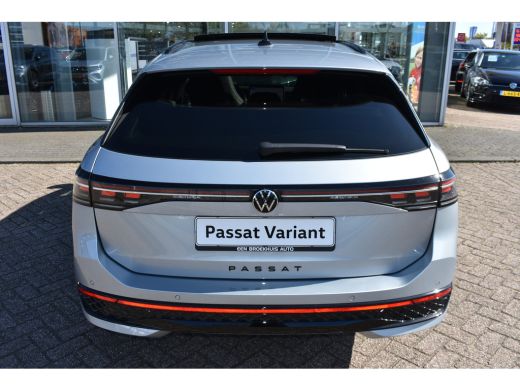 Volkswagen Passat Variant Volkswagen 1.5 eTSI 150PK DSG-7 R-Line | PANORAMADAK | SPORTSTOELEN ActivLease financial lease