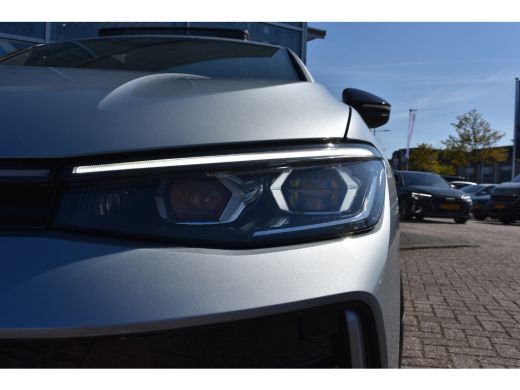 Volkswagen Passat Variant Volkswagen 1.5 eTSI 150PK DSG-7 R-Line | PANORAMADAK | SPORTSTOELEN ActivLease financial lease