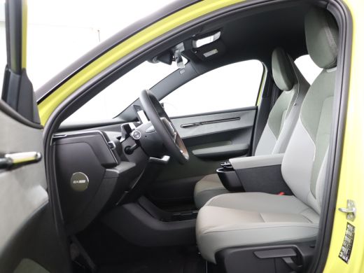 Volvo  EX30 Single Motor Extended Range Plus 69 kWh Direct leverbaar! | Stoel en Stuurverwarming | ActivLease financial lease