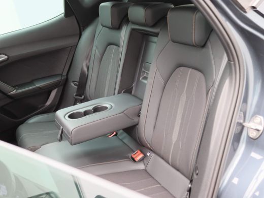Seat Formentor 1.4 e-Hybrid VZ Performance 245PK DSG Panoramadak, 360 gr. camera, stuur/stoelverwarming, side as... ActivLease financial lease