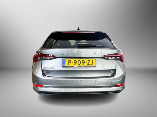 Skoda Octavia Combi 1.4 204pk TSI iV PHEV Business Edition / Parkeercamera achter / Cruise Control / Parkeersen... ActivLease financial lease