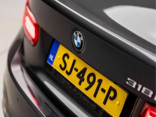 BMW 3 Serie 318i Edition Luxury Sport Automaat (GROOT NAVI, DIGITAL COCKPIT, STUUR/STOELVERWARMING, LEDEREN S... ActivLease financial lease