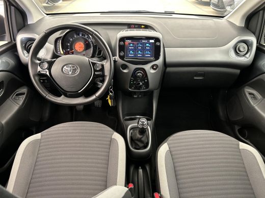 Toyota Aygo 1.0 VVT-i x-play ActivLease financial lease