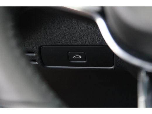 Volvo  XC40 Single Motor Extended Range Ultimate | 20" | Pixel Led | Getint Glas | Zwarte Logo's ActivLease financial lease