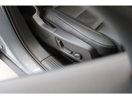 Volvo  XC40 T4 211PK Recharge Ultimate Dark | Panoramadak | Memory Stoel | Leder | HK Audio | 20'' ActivLease financial lease