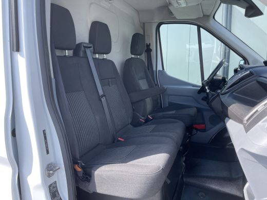 Ford Transit 2.0 TDCI EURO 6 / L2H2 / 1e EIG. / IMPERIAAL / TREKHAAK / AIRCO / CRUISE / 3-ZITS / PDC ActivLease financial lease