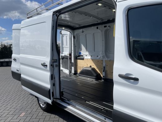 Ford Transit 2.0 TDCI EURO 6 / L2H2 / 1e EIG. / IMPERIAAL / TREKHAAK / AIRCO / CRUISE / 3-ZITS / PDC ActivLease financial lease
