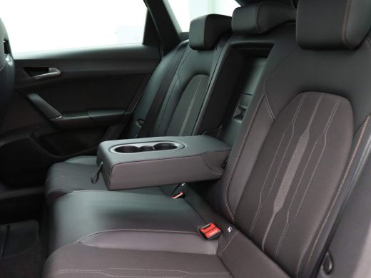 Seat Leon Sportstourer 1.4 e-Hybrid VZ Performance 245PK DSG Panoramadak, achteruitrijcamera, winterpakket, keyless, sid... ActivLease financial lease