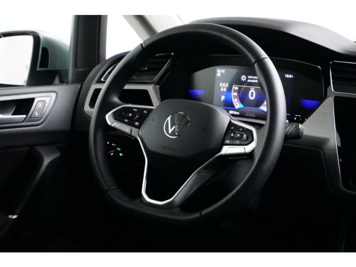 Volkswagen Touran 1.5 TSI 150 PK 7-DSG Highline 7p. | Trekhaak | Stoelverwarming | Achteruitrijcamera | Apple Carpl... ActivLease financial lease