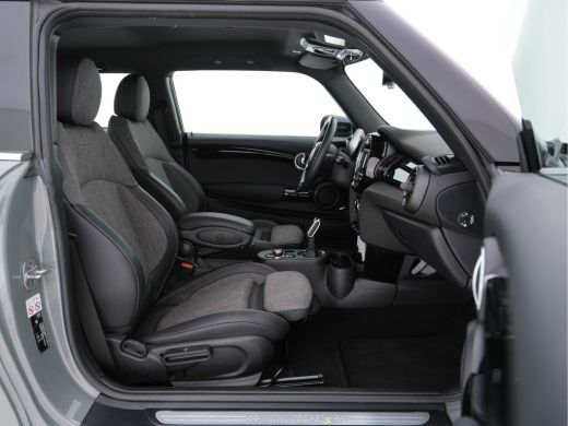 Mini Mini Electric Essential 33 kWh [3-Fase] (INCL-BTW) *FULL-LED | DIGI-COCKPIT | 1/2-LEATHER | CAMERA | KEYLESS | ... ActivLease financial lease