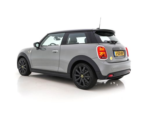 Mini Mini Electric Essential 33 kWh [3-Fase] (INCL-BTW) *FULL-LED | DIGI-COCKPIT | 1/2-LEATHER | CAMERA | KEYLESS | ... ActivLease financial lease