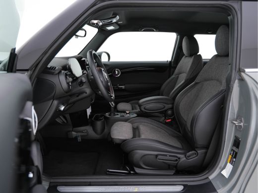 Mini Mini Electric Essential 33 kWh [3-Fase] (INCL-BTW) *FULL-LED | DIGI-COCKPIT | 1/2-LEATHER | CAMERA | KEYLESS | ... ActivLease financial lease