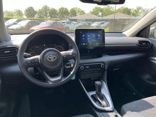 Toyota Yaris Hybrid 115 Active | Pure White | Nieuw direct uit voorraad leverbaar! ActivLease financial lease