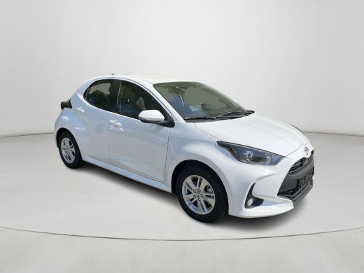 Toyota Yaris Hybrid 115 Active | Pure White | Nieuw direct uit voorraad leverbaar! ActivLease financial lease