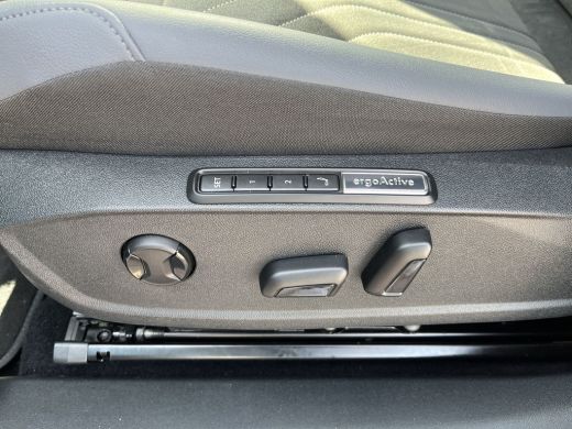Volkswagen ID.5 Pro Performance 82 kWh | Trekhaak | ERGO Stoelen | Warmtepomp | Matrix LED | ActivLease financial lease