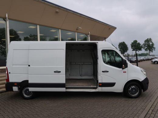Renault Master T35 2.3 DCI 165 PK L3H2 + 2500 KG TREKHAAK / NAVIGATIE / DAB+ ActivLease financial lease