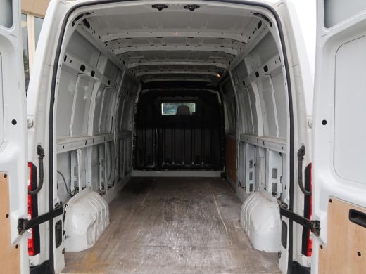 Renault Master T35 2.3 DCI 165 PK L3H2 + 2500 KG TREKHAAK / NAVIGATIE / DAB+ ActivLease financial lease