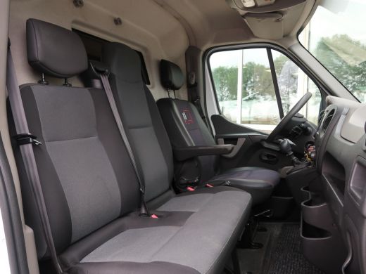 Renault Master T35 2.3 DCI 165 PK L3H2 + 2500 KG TREKHAAK / NAVIGATIE / DAB+ ActivLease financial lease
