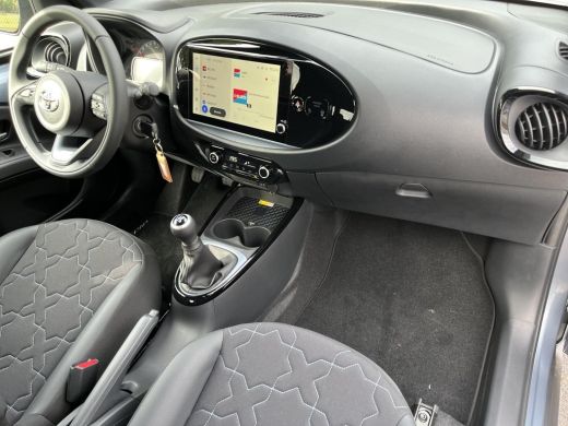 Toyota Aygo X 1.0 VVT-i MT Envy | Persian salt metallic met zwart dak | Demonstratie auto | ActivLease financial lease