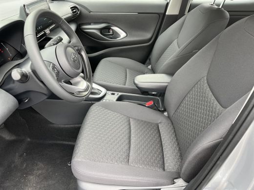 Toyota Yaris Cross 1.5 Hybrid 115 Active | Shimmering silver metallic | Demonstratie auto | ActivLease financial lease
