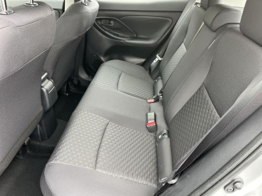 Toyota Yaris Cross 1.5 Hybrid 115 Active | Shimmering silver metallic | Demonstratie auto | ActivLease financial lease