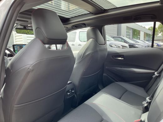 Toyota Corolla Touring Sports Hybrid 140 GR Sport | All-in prijs! | Panoramadak | Apple Carplay/Android Auto | Parkeersensoren ... ActivLease financial lease