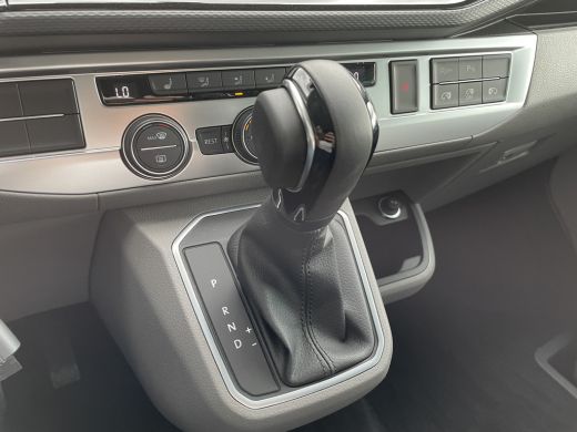 Volkswagen Transporter 2.0 TDI L2H1 32 DC Caravelle Highline | Led | Digital cockpit | Leer | Schuifdeuren elektrisch ActivLease financial lease