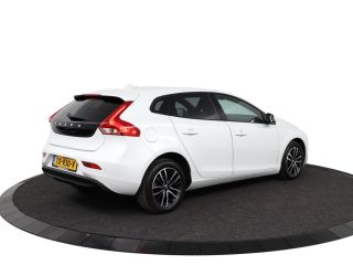 Volvo  V40 T2 Polar+ | Stoelverwarming | Parkassist voor & achter | Climate Control | Cruise control | Parka...