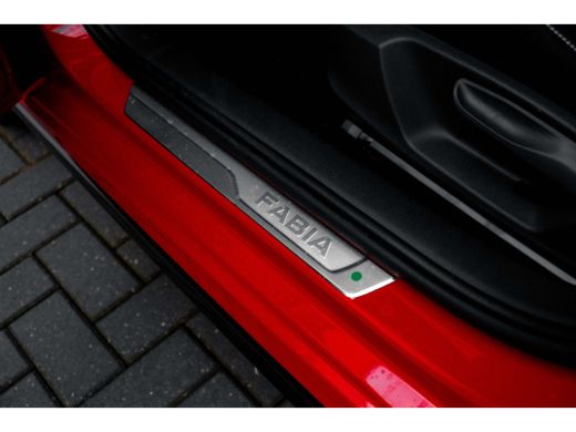 Skoda Fabia ŠKODA Monte Carlo | Achteruitrijcamera | Cruise control met speedlimiter | Driver Activity Assist... ActivLease financial lease
