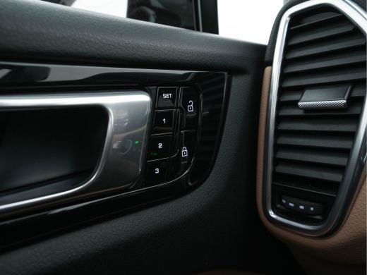 Porsche Cayenne 3.0 E-Hybrid Sport-Chrono-Pack (INCL-BTW) *PANO | NAPPA-LEATHER | FULL-LED | BOSE-SURROUND | MEMO... ActivLease financial lease
