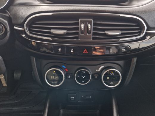 Fiat Tipo 1.0 Life - 100 Pk - Euro 6 - Navi - ParkeerCamera - AppleCarplay AndroidAuto ActivLease financial lease