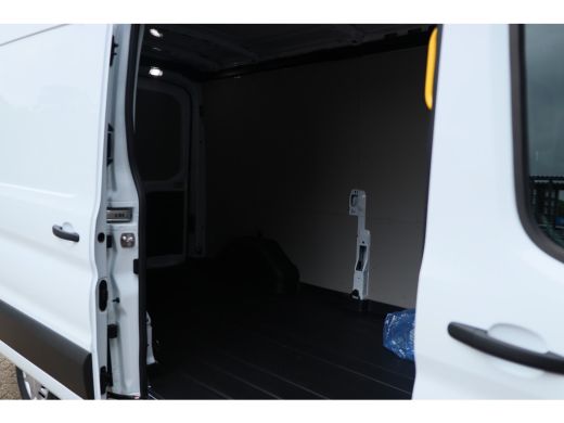 Ford Transit 350 2.0 TDCI L3H2 Trend Automaat | € 7.455,- Voorraad Voordeel | Navigatie | Trekhaak | Cruise | ... ActivLease financial lease