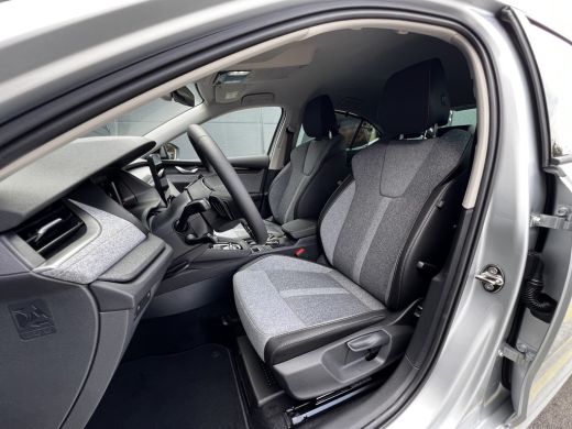 Skoda Octavia Hatchback ŠKODA | Chromen grille | Climatronic, elektronische airconditioning met twee zones | Cr... ActivLease financial lease