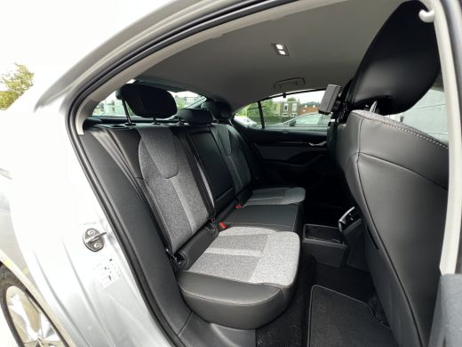 Skoda Octavia Hatchback ŠKODA | Chromen grille | Climatronic, elektronische airconditioning met twee zones | Cr... ActivLease financial lease