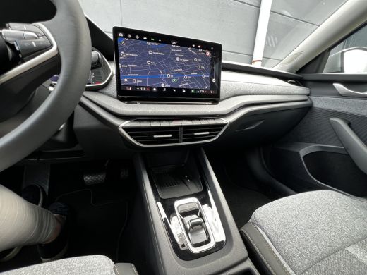 Skoda Octavia Hatchback ŠKODA | Chromen grille | Climatronic, elektronische airconditioning met twee zones | Cr... ActivLease financial lease