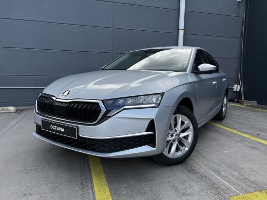 Skoda Octavia Hatchback ŠKODA | Chromen grille | Climatronic, elektronische airconditioning met twee zones | Cr... ActivLease financial lease