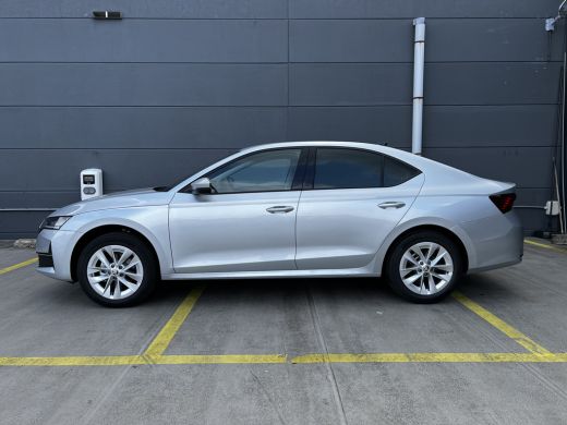 Skoda Octavia Hatchback ŠKODA | Chromen grille | Climatronic, elektronische airconditioning met twee zones | Cr... ActivLease financial lease