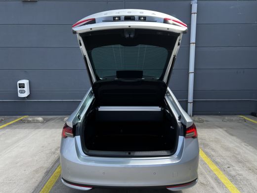 Skoda Octavia Hatchback ŠKODA | Chromen grille | Climatronic, elektronische airconditioning met twee zones | Cr... ActivLease financial lease