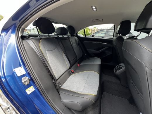 Skoda Superb ŠKODA | Achteruitrijcamera | Climatronic, elektronische airconditioning met 3 klimaatzones | LED ... ActivLease financial lease