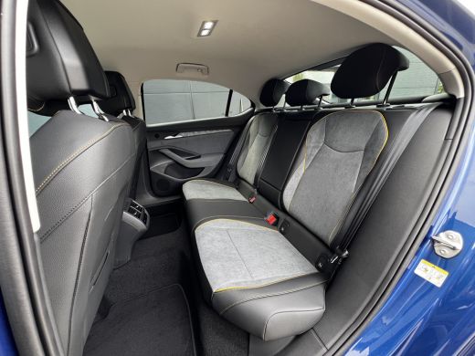 Skoda Superb ŠKODA | Achteruitrijcamera | Climatronic, elektronische airconditioning met 3 klimaatzones | LED ... ActivLease financial lease