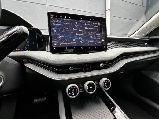 Skoda Superb ŠKODA | Achteruitrijcamera | Climatronic, elektronische airconditioning met 3 klimaatzones | LED ... ActivLease financial lease