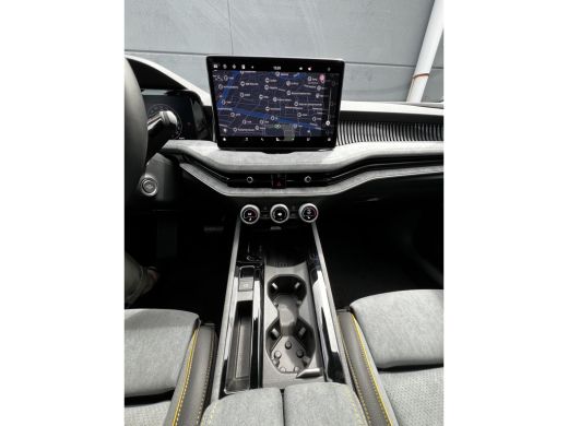 Skoda Superb ŠKODA | Achteruitrijcamera | Climatronic, elektronische airconditioning met 3 klimaatzones | LED ... ActivLease financial lease