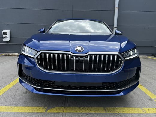 Skoda Superb ŠKODA | Achteruitrijcamera | Climatronic, elektronische airconditioning met 3 klimaatzones | LED ... ActivLease financial lease