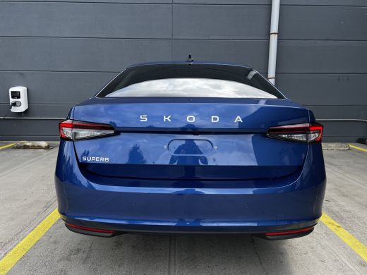 Skoda Superb ŠKODA | Achteruitrijcamera | Climatronic, elektronische airconditioning met 3 klimaatzones | LED ... ActivLease financial lease