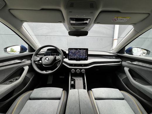 Skoda Superb ŠKODA | Achteruitrijcamera | Climatronic, elektronische airconditioning met 3 klimaatzones | LED ... ActivLease financial lease