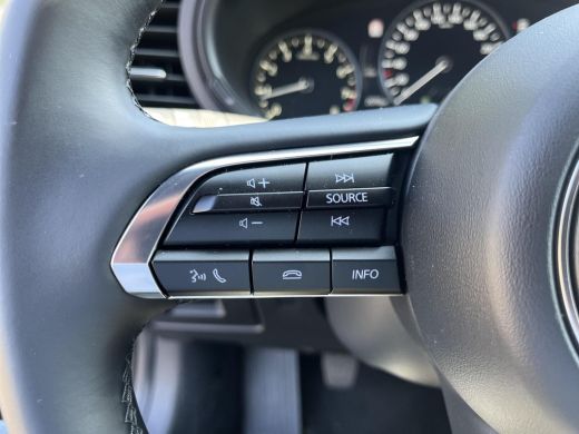 Mazda 3 2.0 e-SkyActiv-G M Hybrid 150 Exclusive-line | Ap­ple Car­Play & An­droid Auto™ | Camera | Radar-... ActivLease financial lease