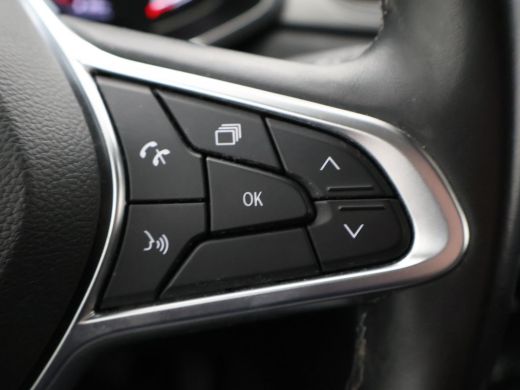 Renault Captur 1.0 TCe 100 PK INTENS + APPLE CARPLAY / SFEERVERLICHTING / TREKHAAK ActivLease financial lease